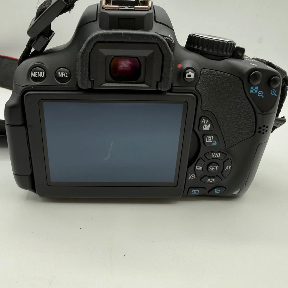 Canon EOS Rebel T4i DSLR Camera w/ EF-S 18-55mm IS II Lens Kit Bundle